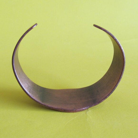 Copper cuff bracelet with horse head design - Picture 5 of 7